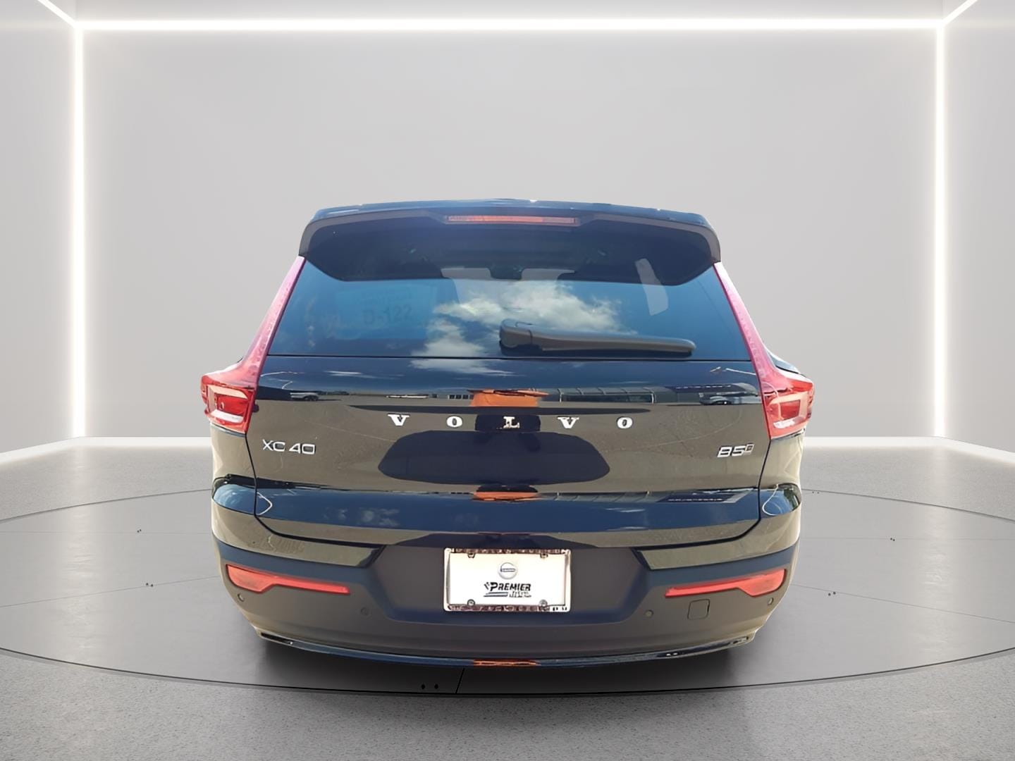 2026 Volvo XC40 Plus - Photo 8