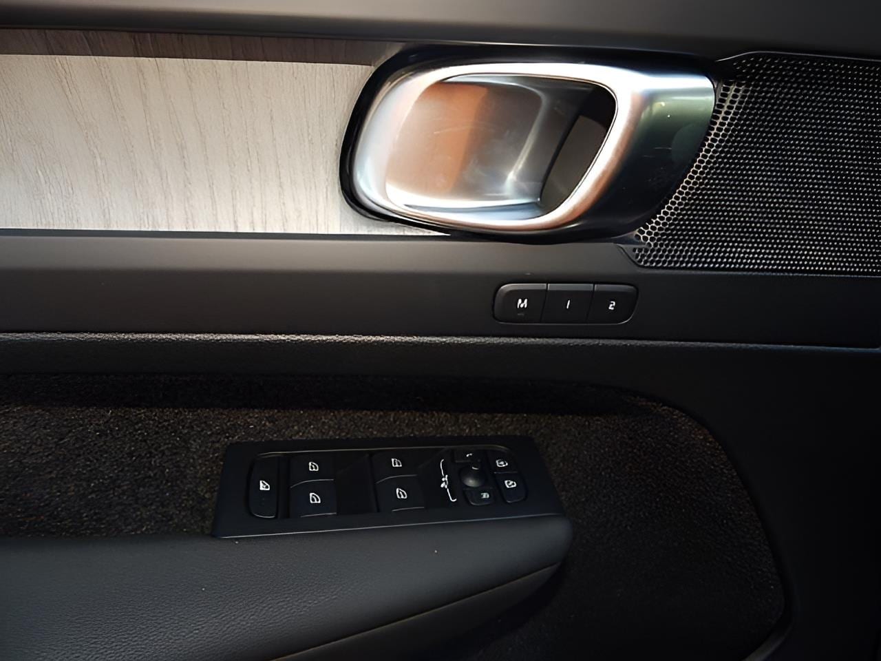 2026 Volvo XC40 Plus - Photo 14