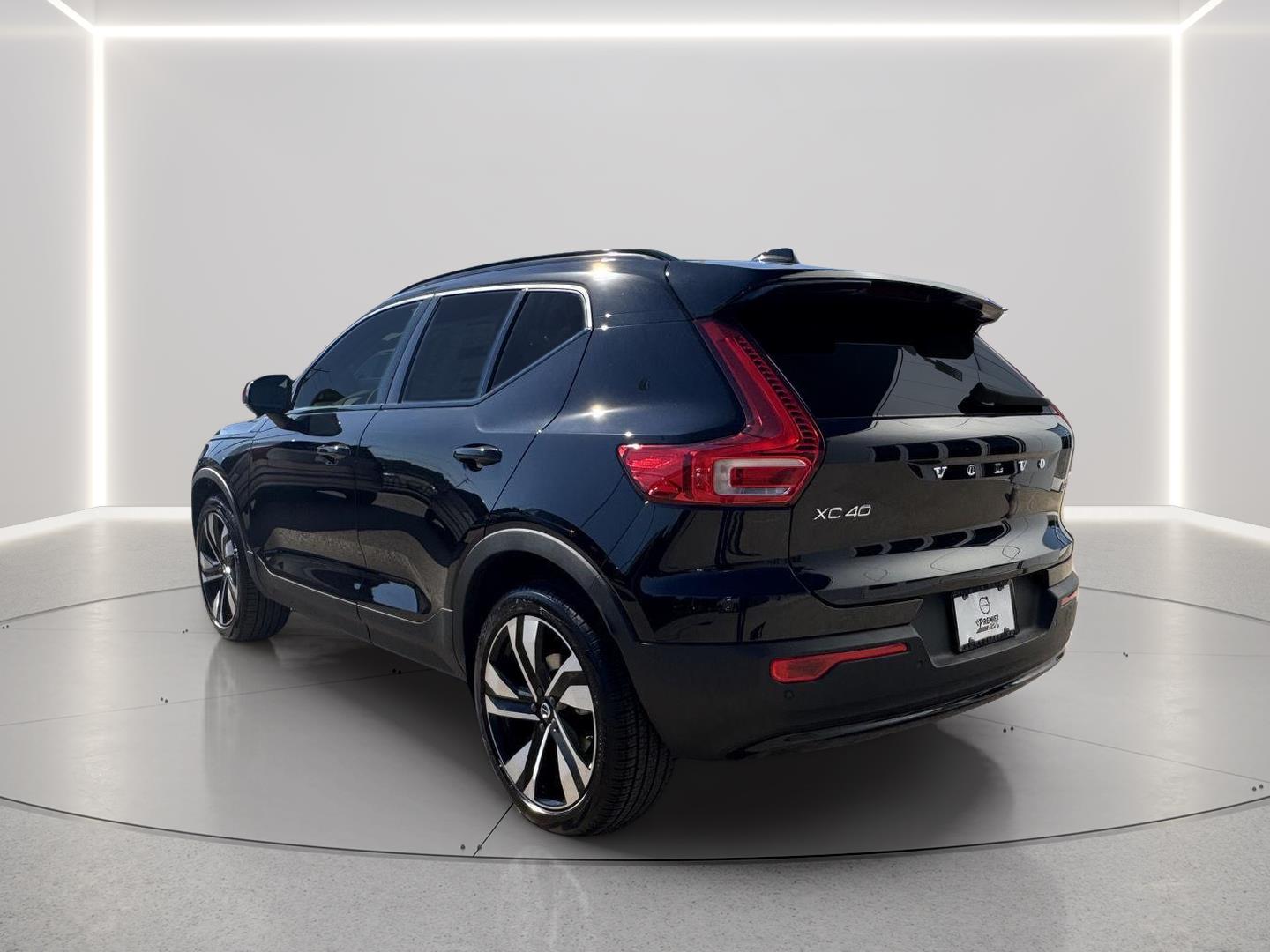 New 2026 Volvo XC40 B5 Ultra SUV