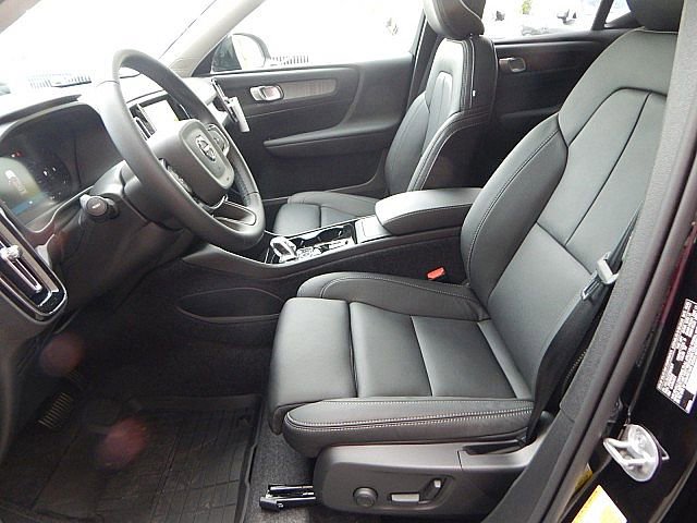 2026 Volvo XC40 Plus - Photo 13