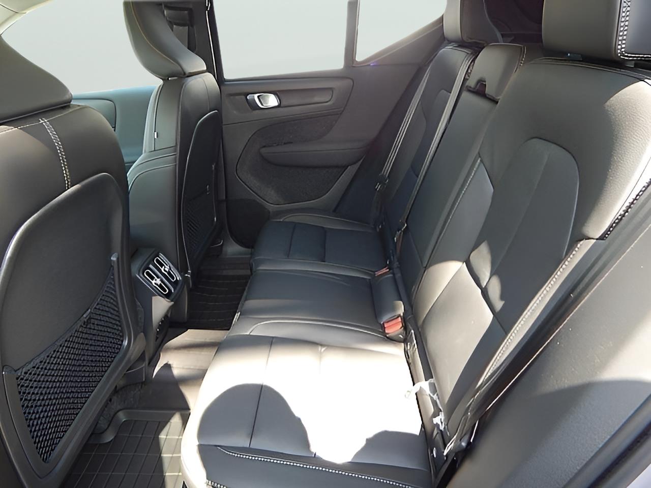 2026 Volvo XC40 Plus - Photo 12