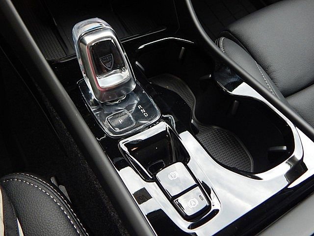 2026 Volvo XC40 Plus - Photo 16