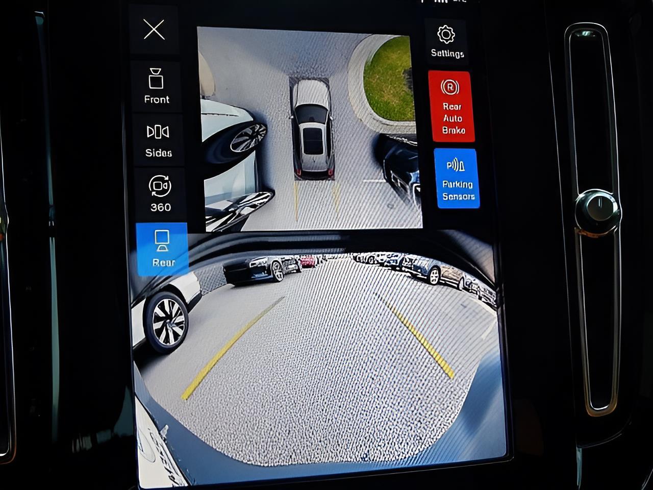 2026 Volvo XC40 Plus - Photo 19