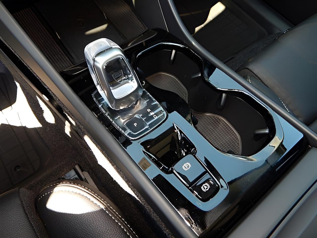2026 Volvo XC40 Plus - Photo 17
