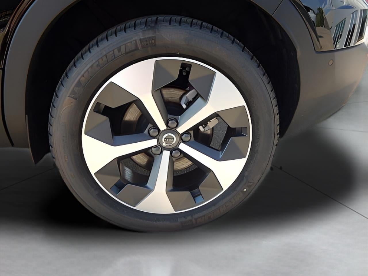 2026 Volvo XC40 Plus - Photo 11
