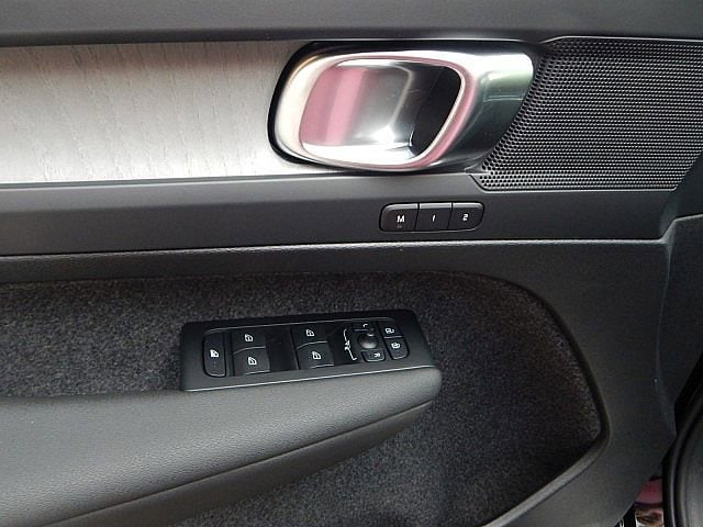 2026 Volvo XC40 Plus - Photo 14