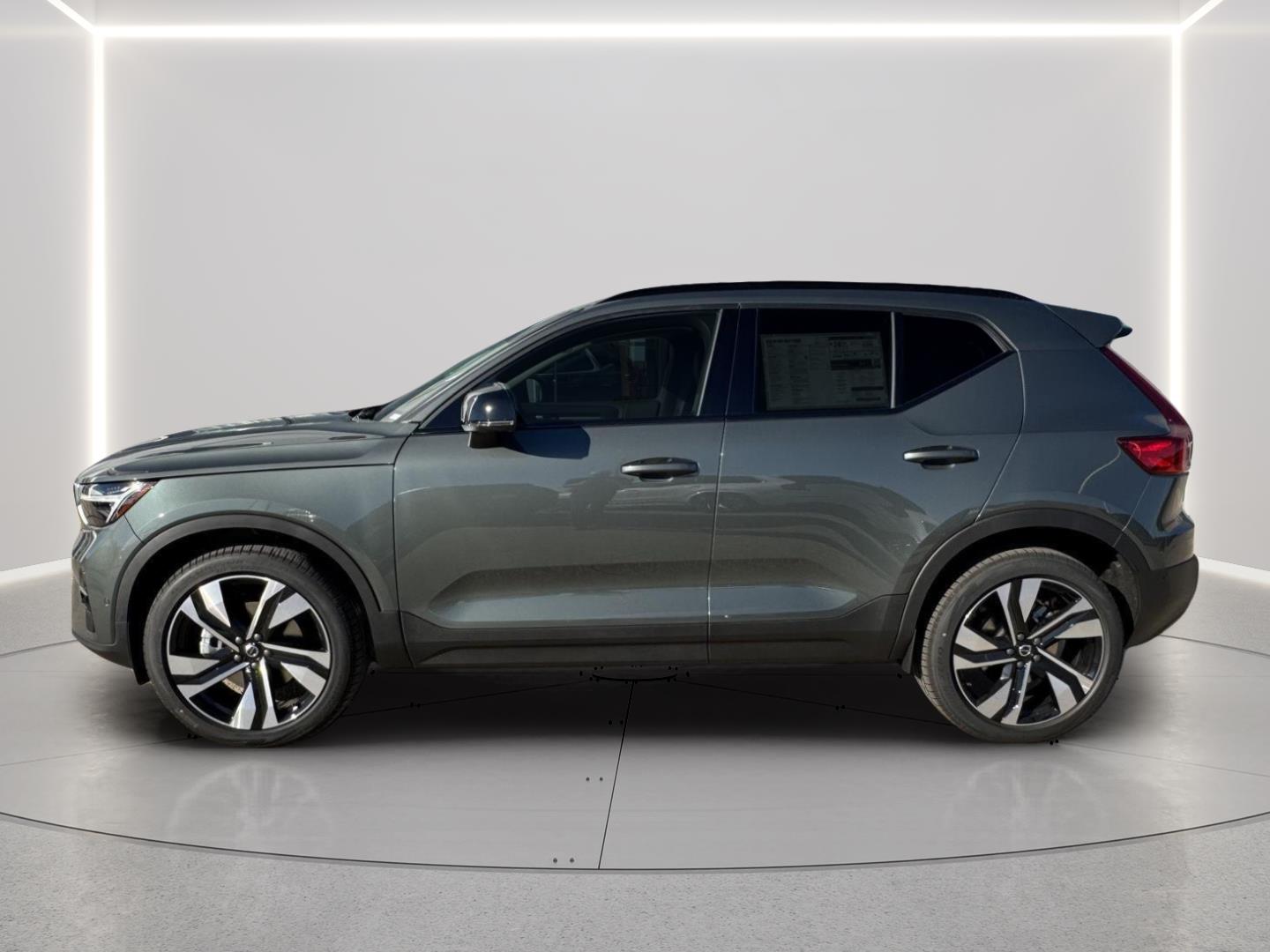 New 2026 Volvo XC40 B5 Ultra SUV