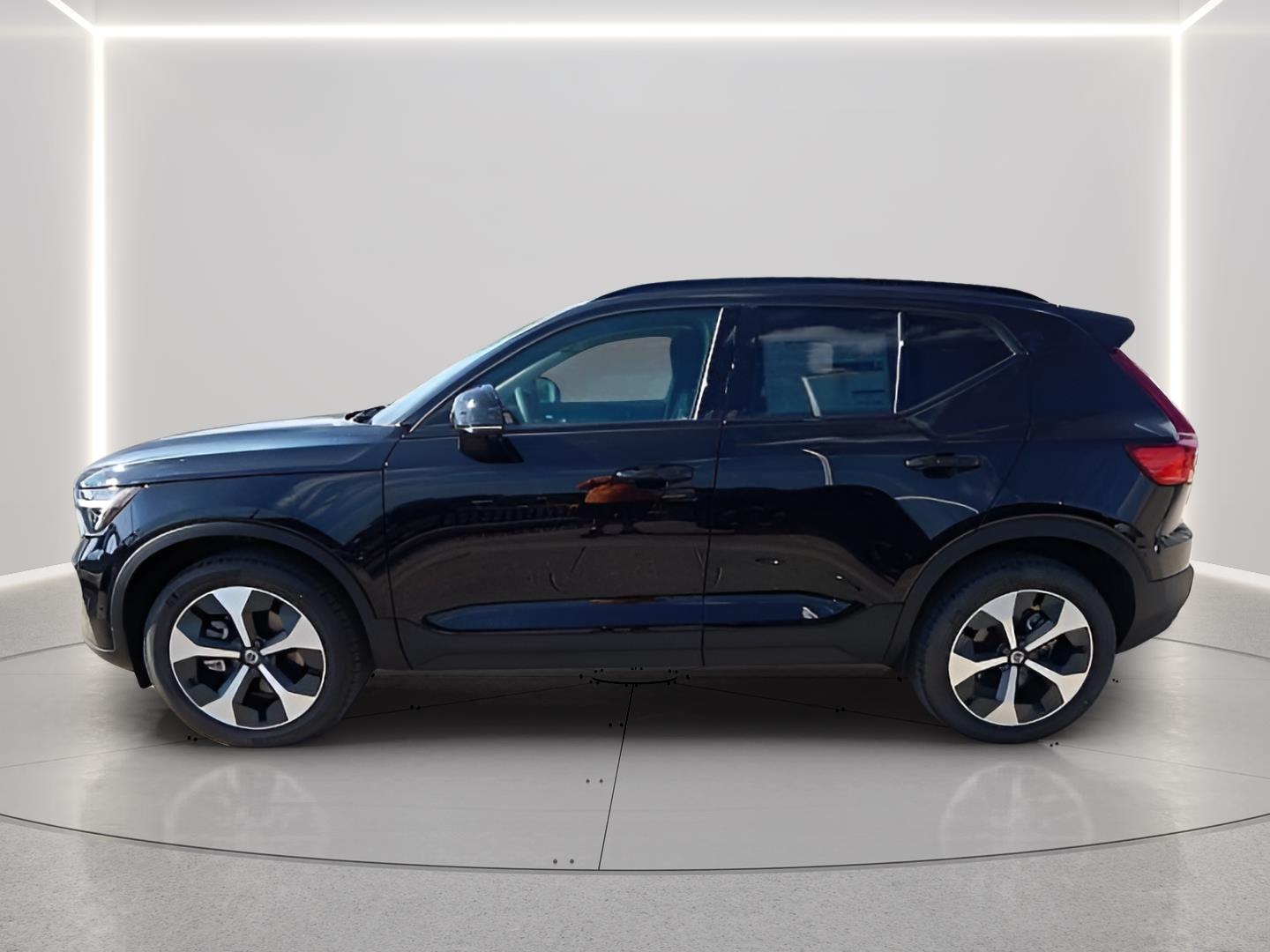 2026 Volvo XC40 Plus - Photo 10