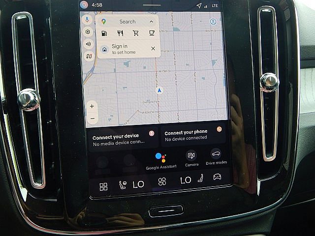 2026 Volvo XC40 Plus - Photo 18