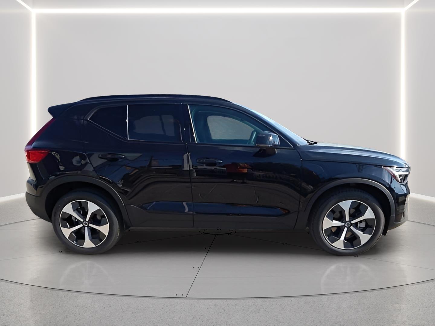 2026 Volvo XC40 Plus - Photo 6