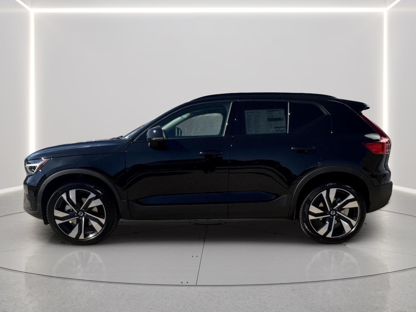 New 2026 Volvo XC40 B5 Ultra SUV