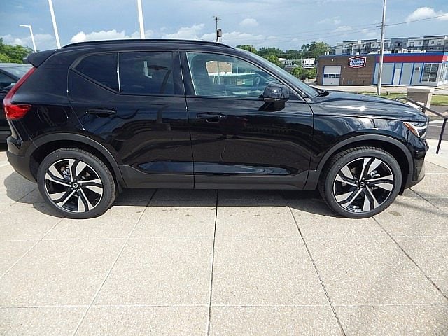 2026 Volvo XC40 Plus - Photo 6