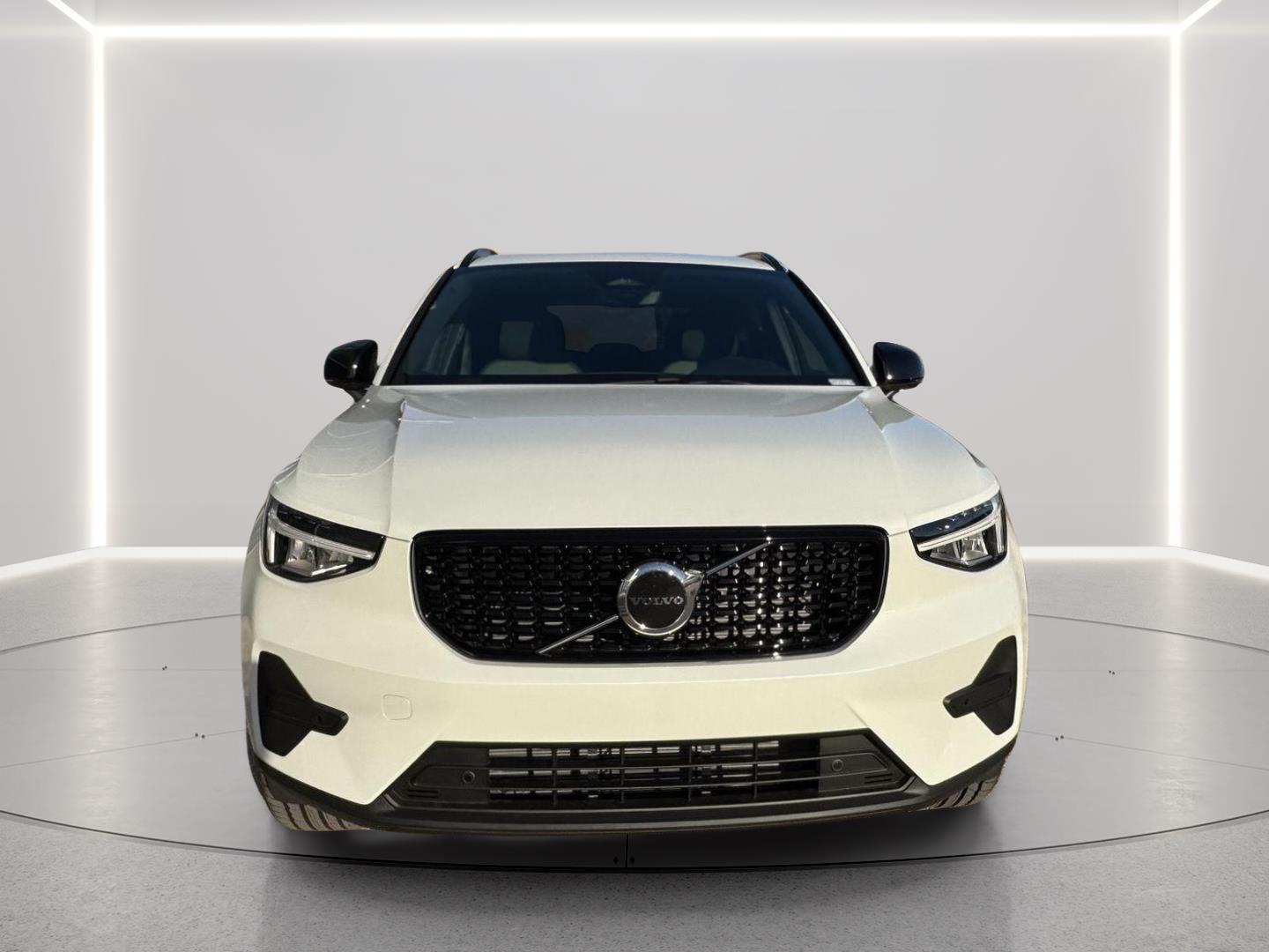 New 2026 Volvo XC40 B5 Core SUV
