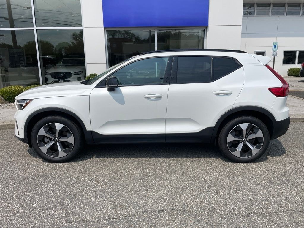 Certified 2025 Volvo XC40 B5 Plus Dark Theme SUV
