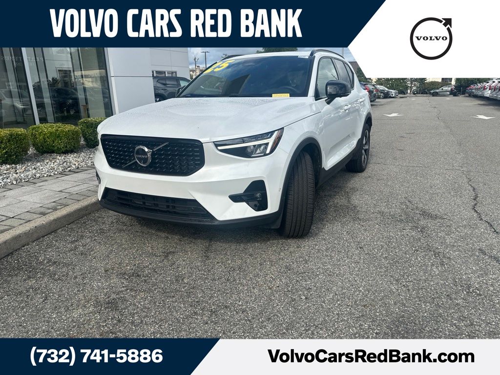 2025 Volvo XC40