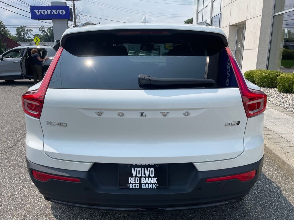 Certified 2025 Volvo XC40 B5 Plus Dark Theme SUV
