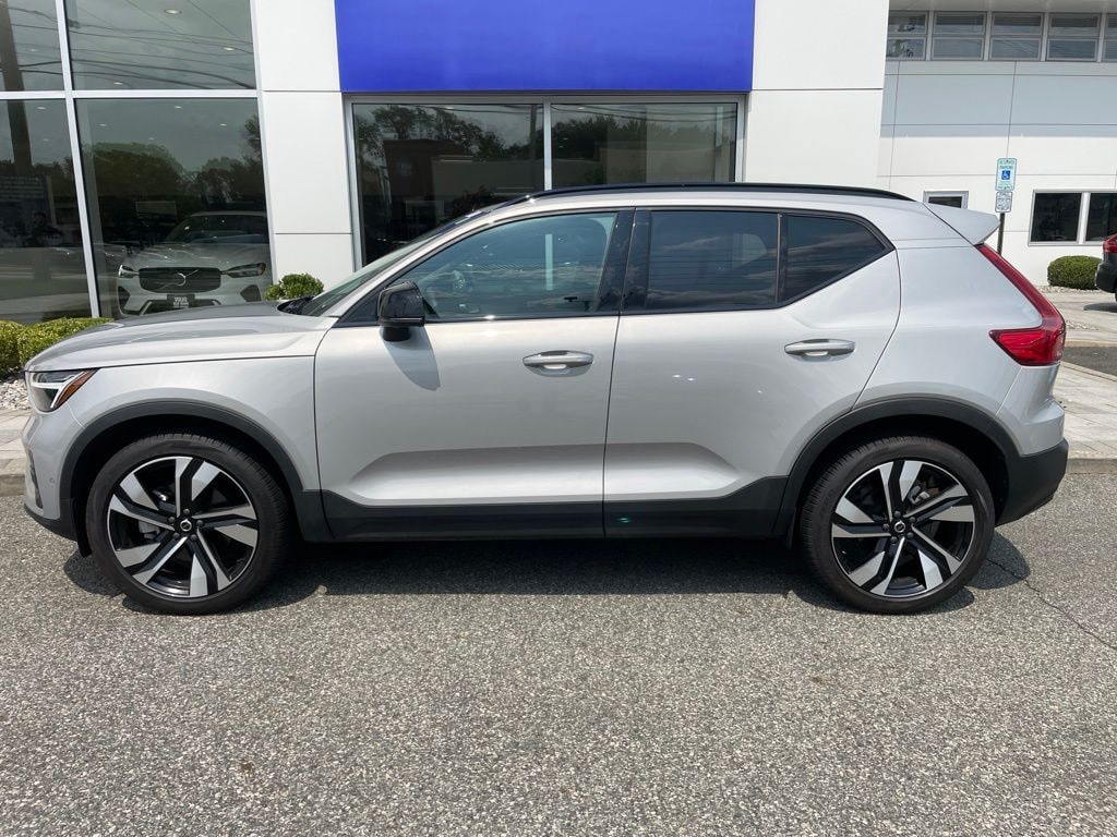 Certified 2025 Volvo XC40 B5 Plus Dark Theme SUV