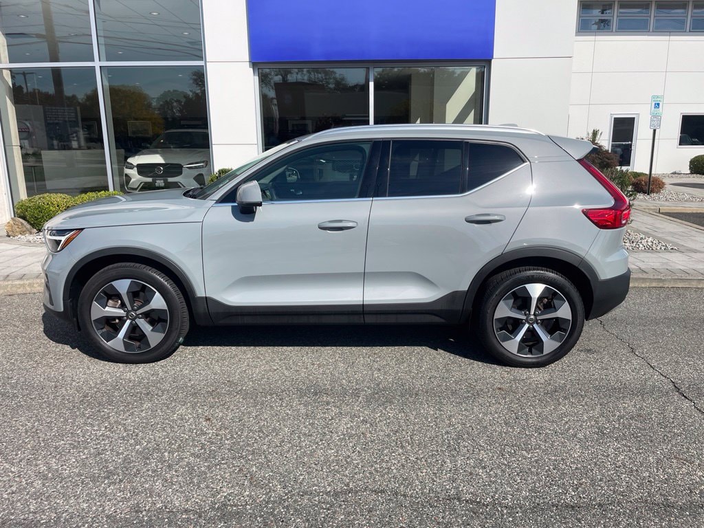 Certified 2024 Volvo XC40 B5 Core SUV