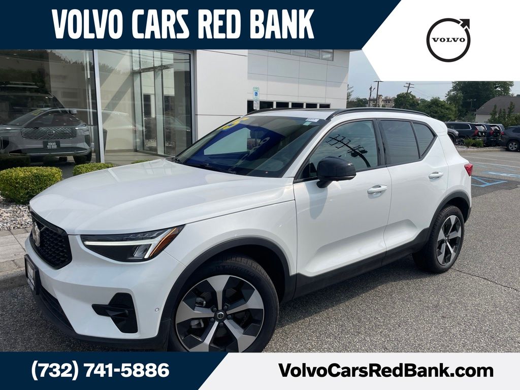 2025 Volvo XC40