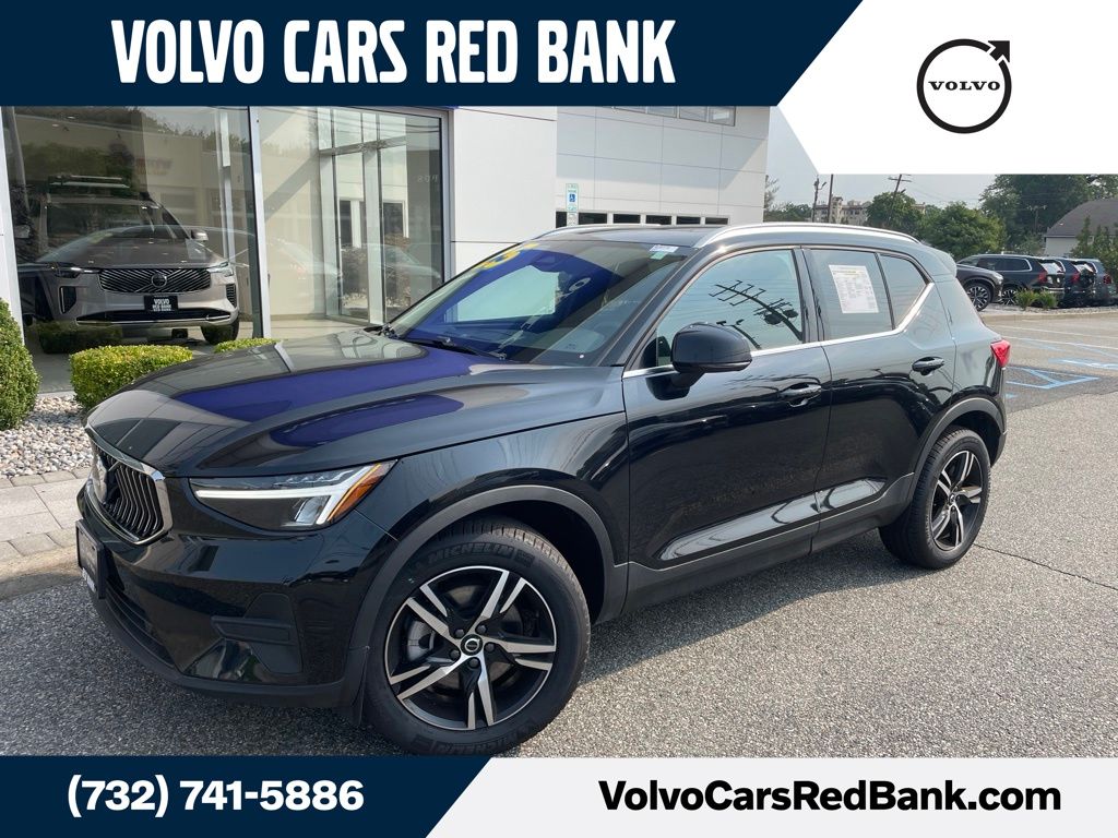 2025 Volvo XC40 Core