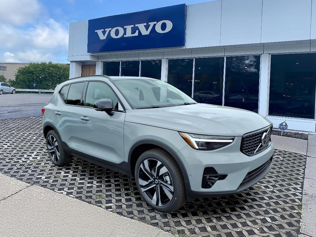 New 2026 Volvo XC40 B5 Ultra SUV