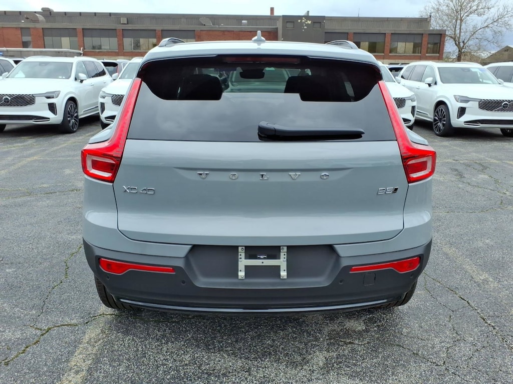 New 2026 Volvo XC40 B5 Ultra SUV