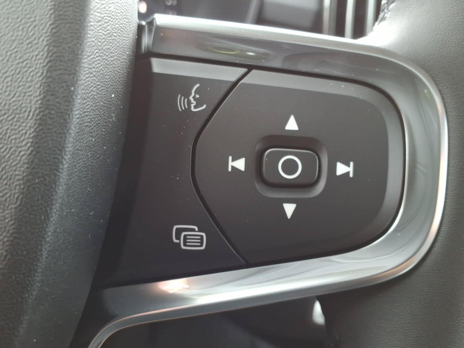 2026 Volvo XC40 Plus - Photo 19