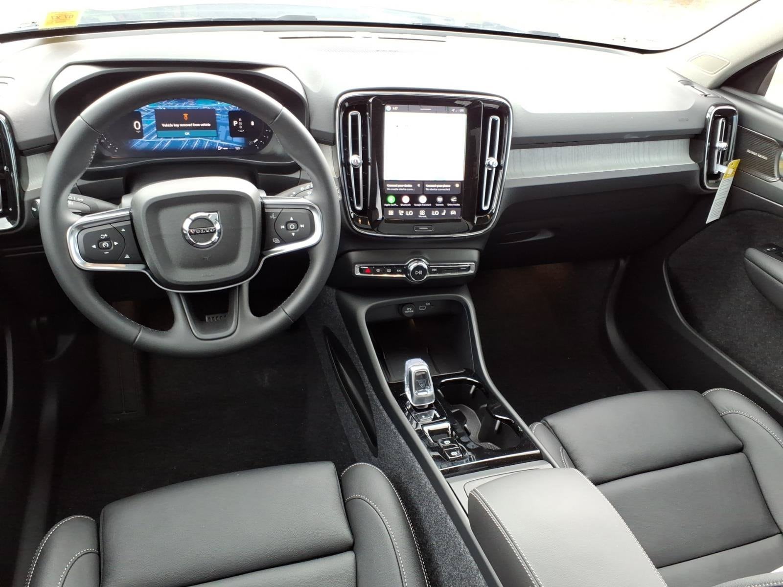 2026 Volvo XC40 Plus - Photo 13