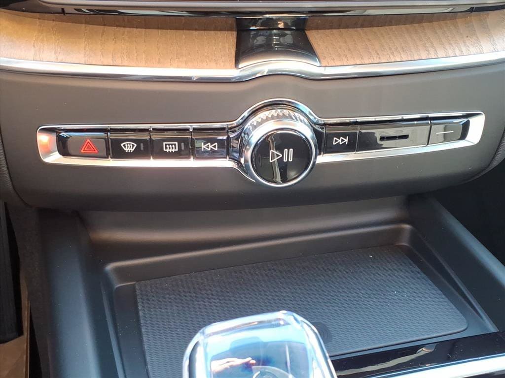 2026 Volvo XC60 Plus - Photo 24