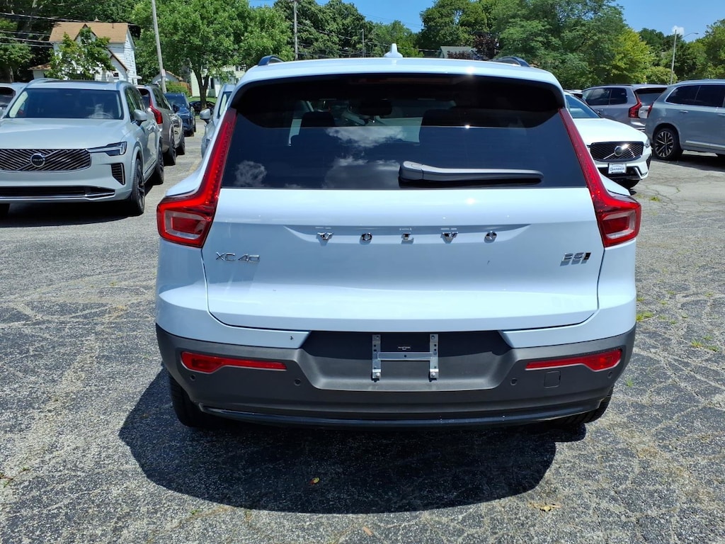 New 2026 Volvo XC40 B5 Plus SUV