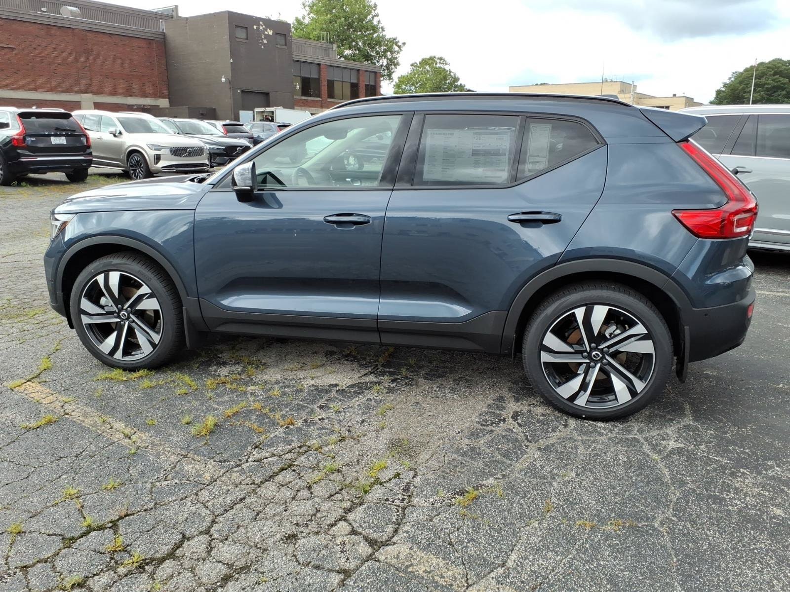 2026 Volvo XC40 Plus - Photo 6