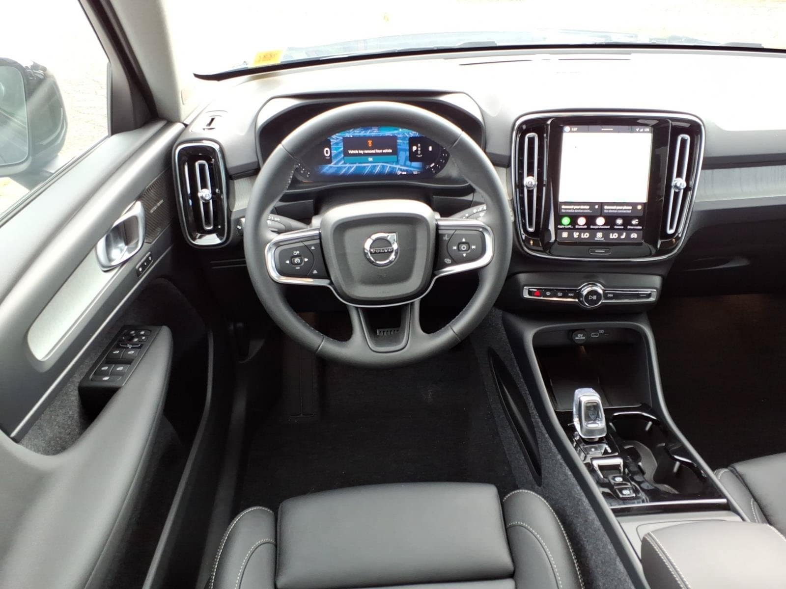 2026 Volvo XC40 Plus - Photo 14