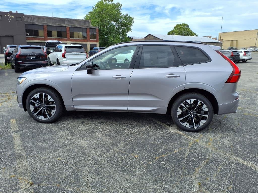 2026 Volvo XC60 Plus - Photo 6