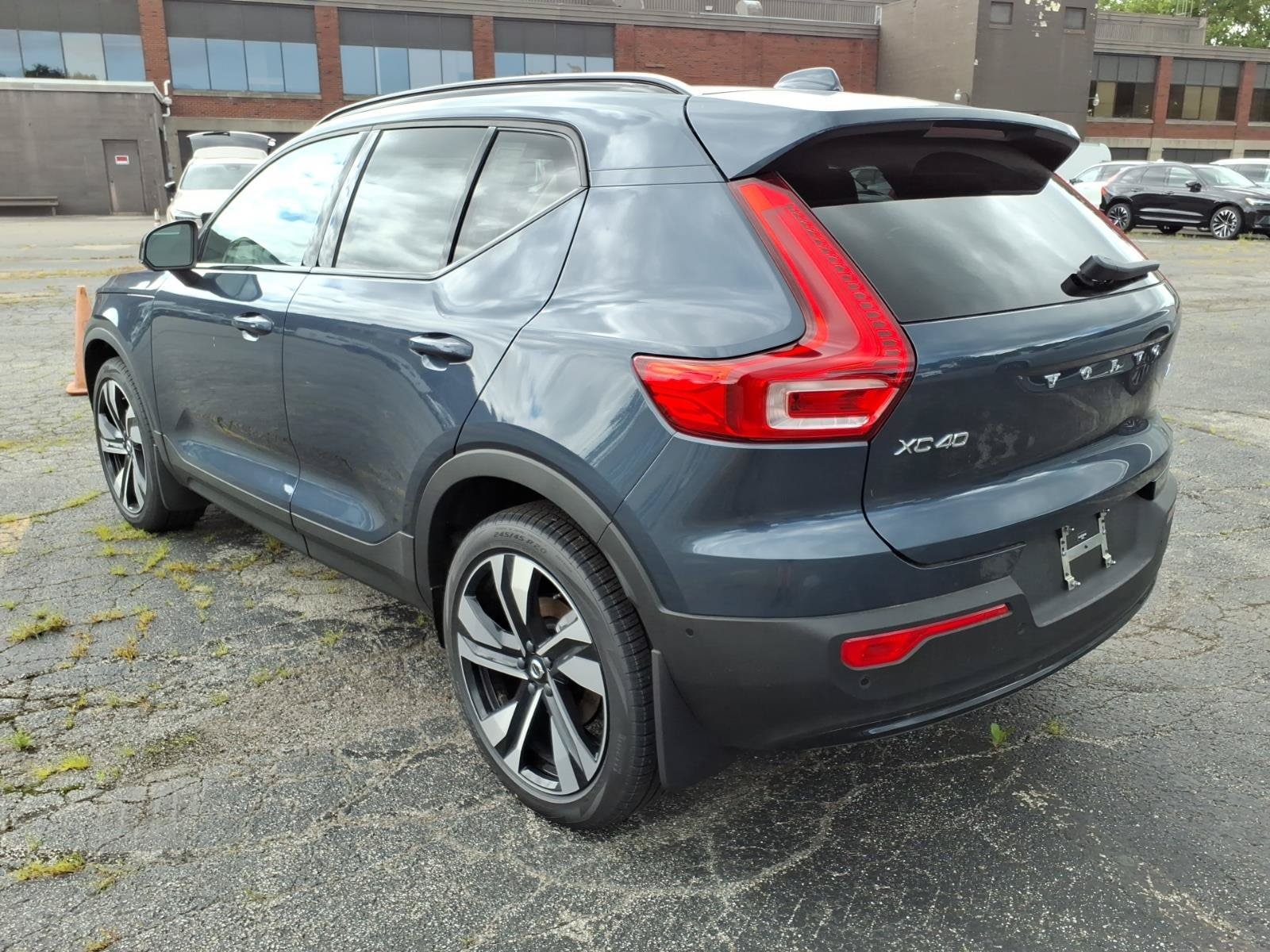 2026 Volvo XC40 Plus - Photo 5