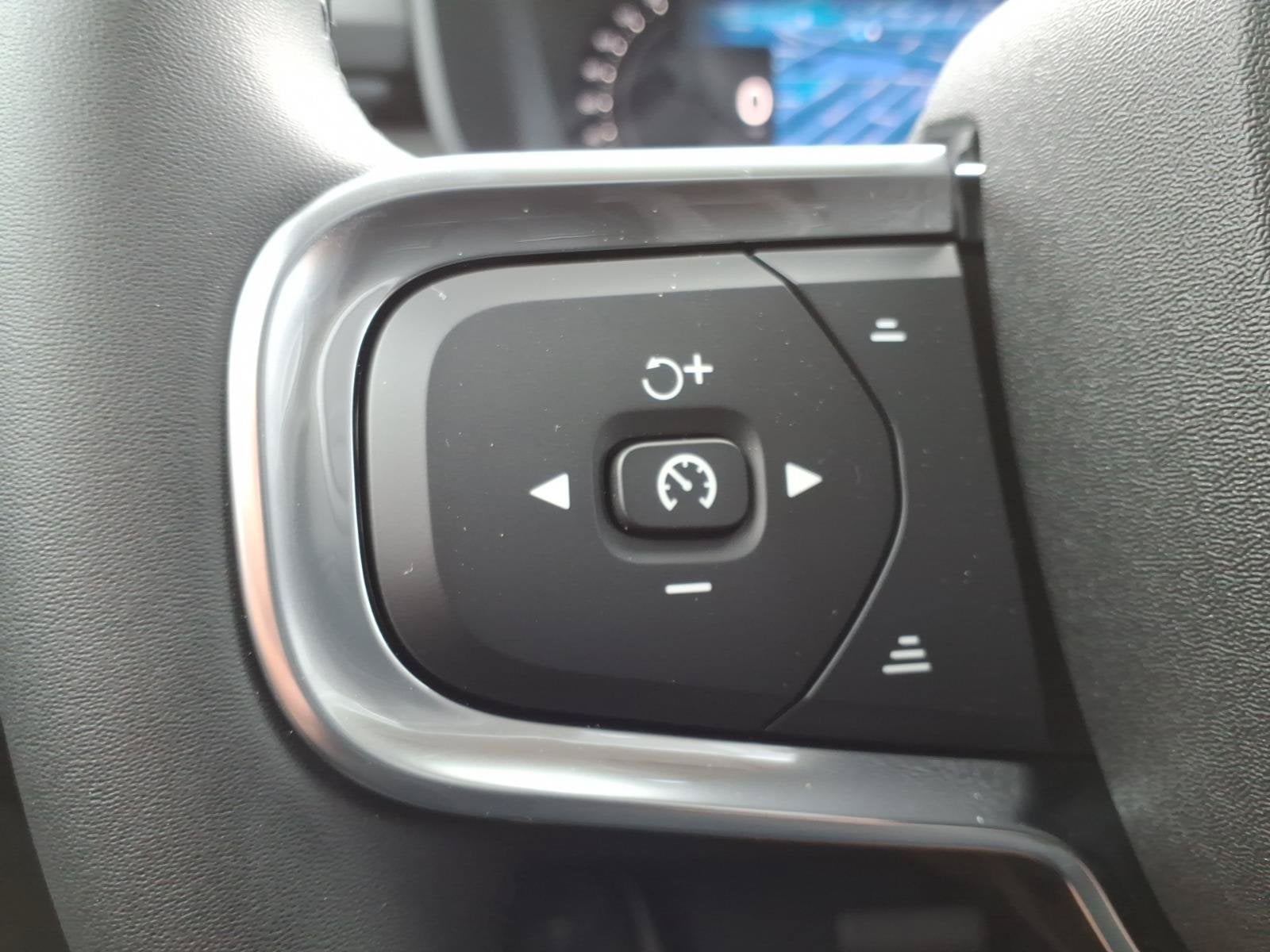 2026 Volvo XC40 Plus - Photo 18