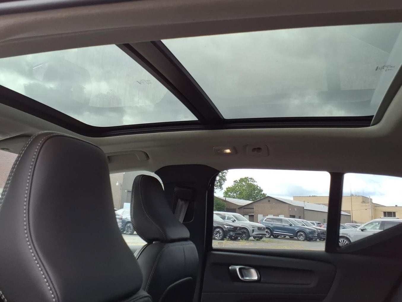 2026 Volvo XC40 Plus - Photo 12