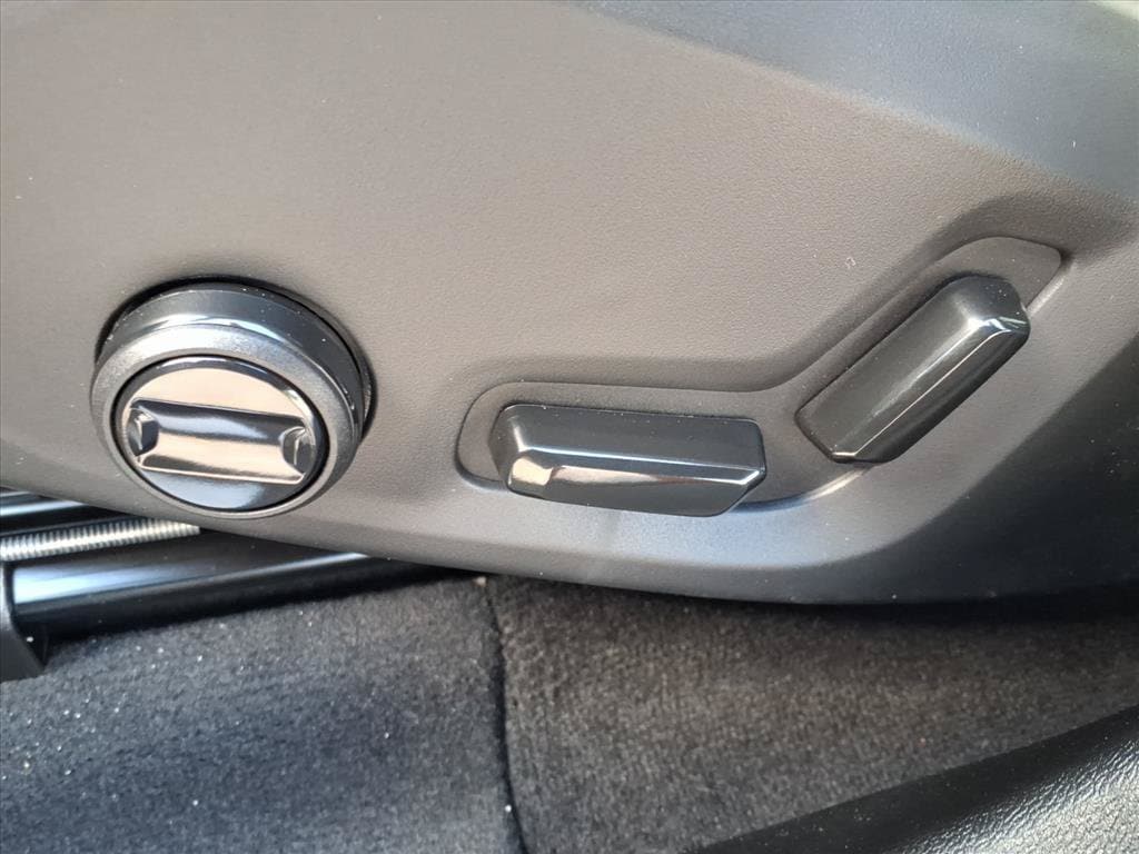 2026 Volvo XC60 Plus - Photo 17
