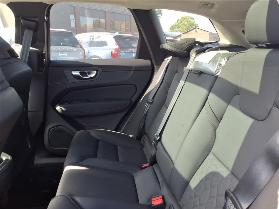 2026 Volvo XC60 Plus - Photo 11