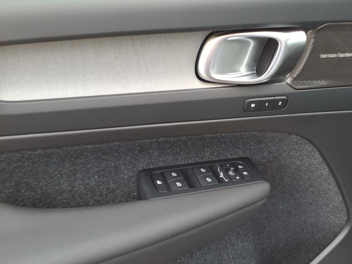 2026 Volvo XC40 Plus - Photo 15