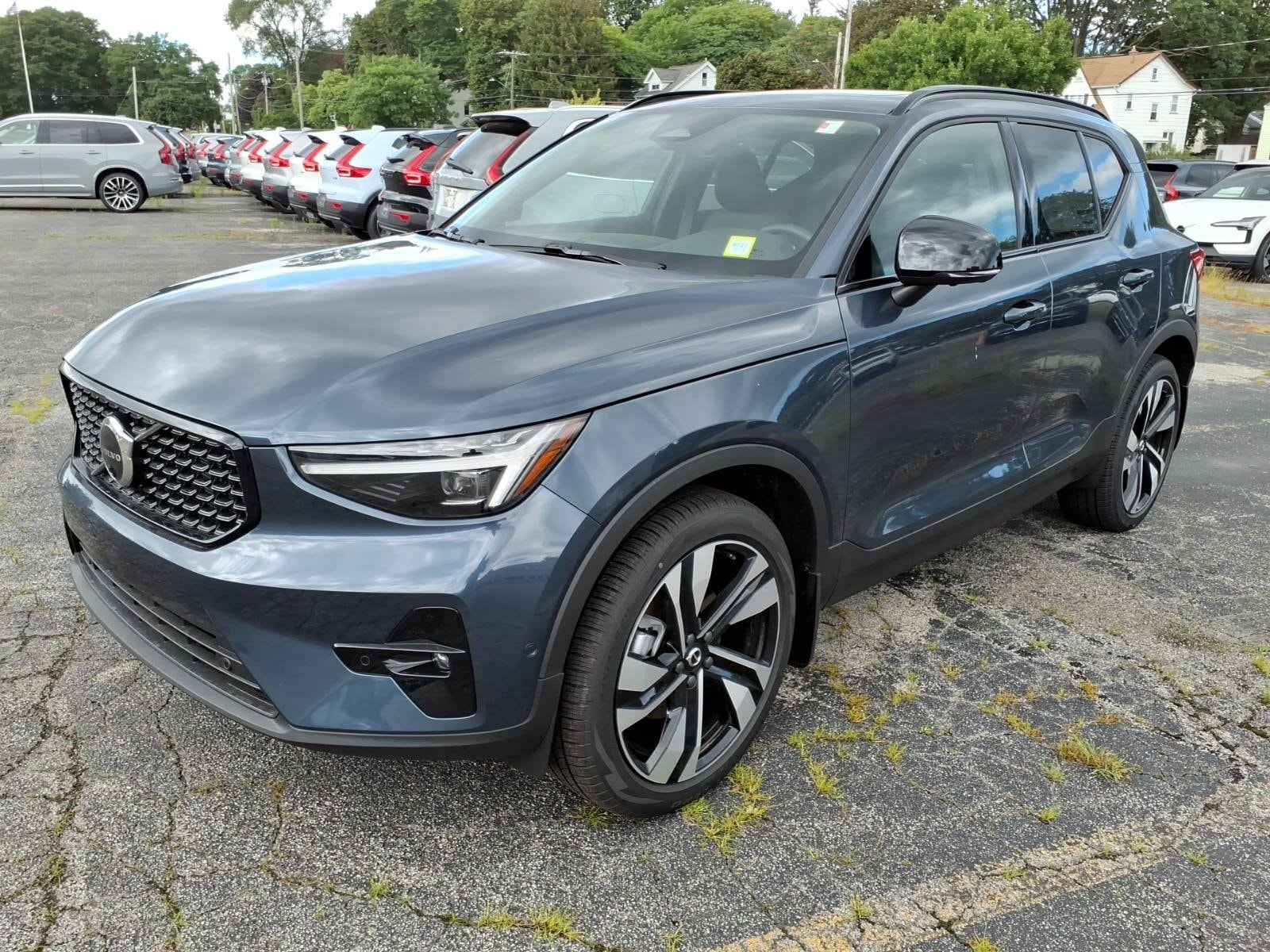 2026 Volvo XC40 Plus - Photo 7