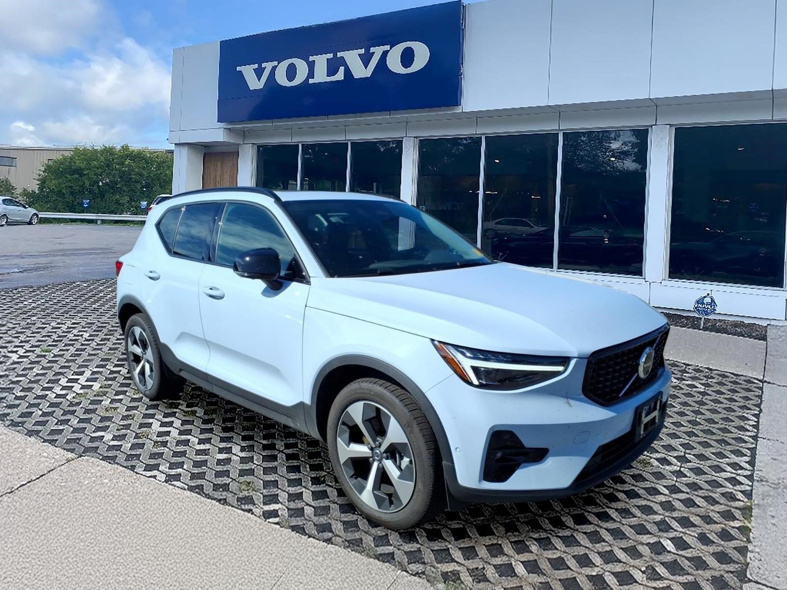 New 2026 Volvo XC40 Plus B5 AWD Plus
