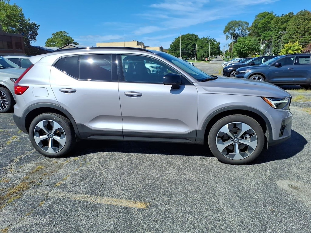 New 2026 Volvo XC40 Plus B5 AWD Plus