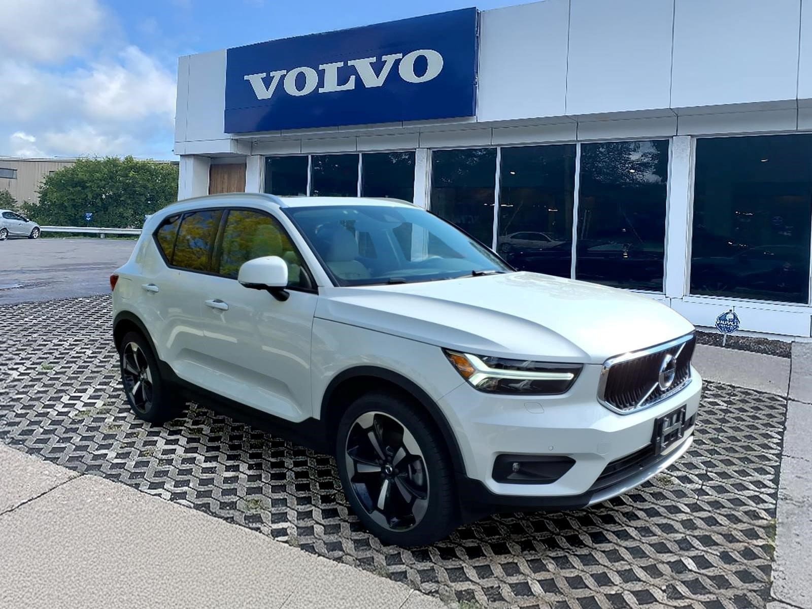 2022 Volvo XC40 Momentum