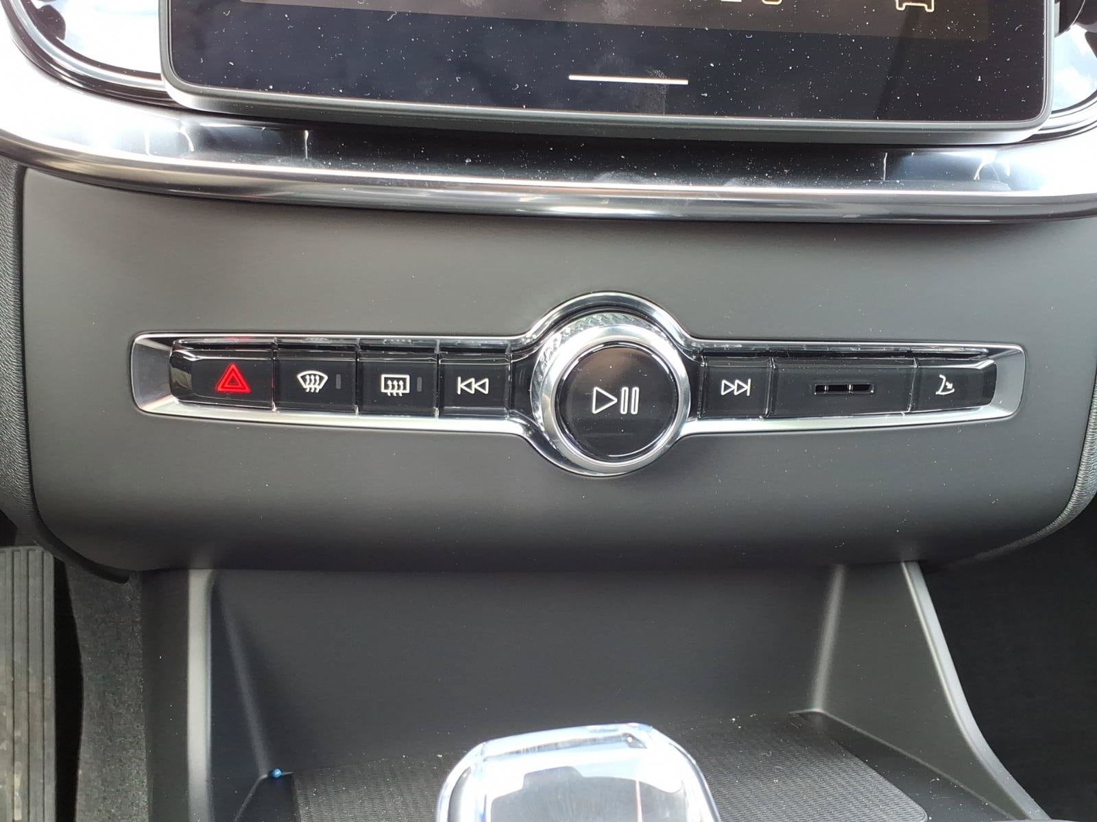 2026 Volvo XC90 Plus - Photo 21