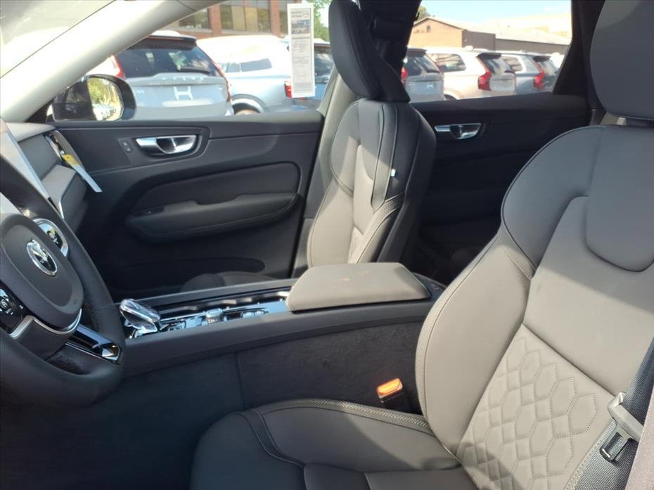 2026 Volvo XC60 Plus - Photo 16
