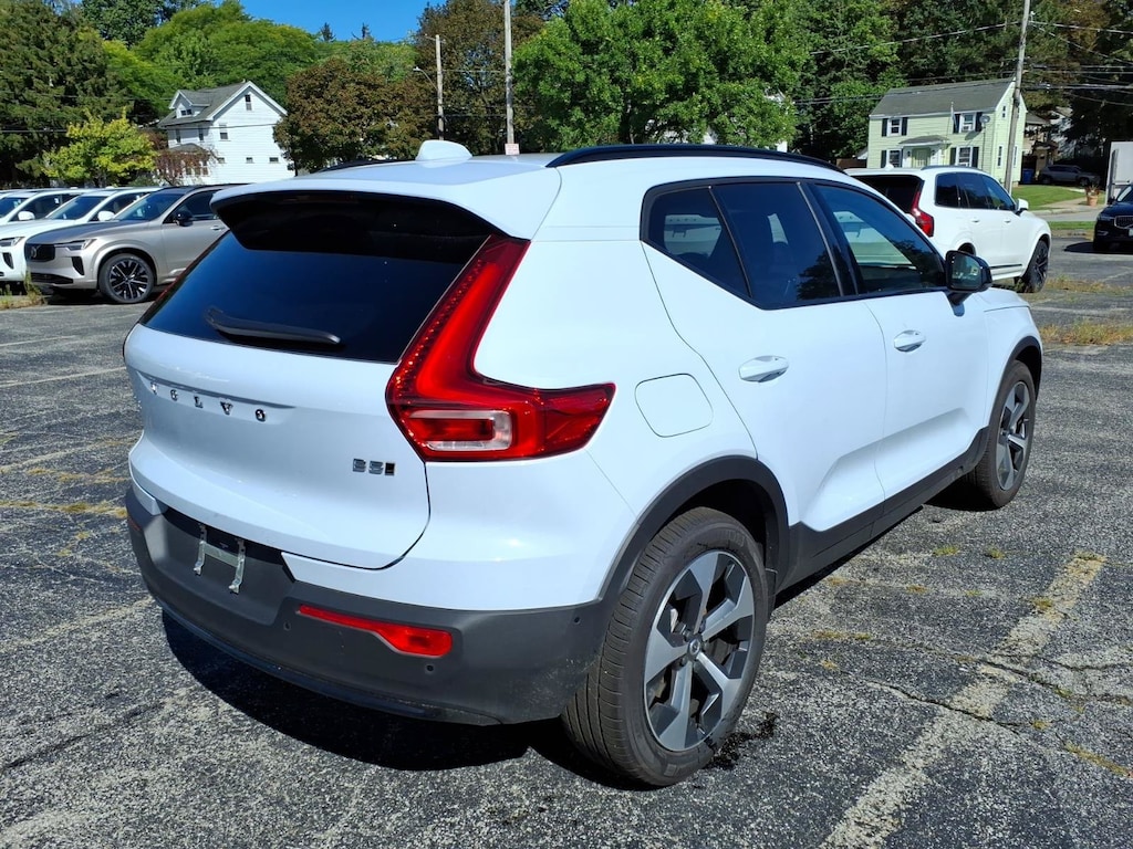 New 2026 Volvo XC40 Plus B5 AWD Plus