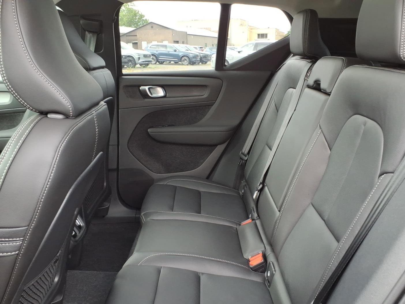 2026 Volvo XC40 Plus - Photo 11