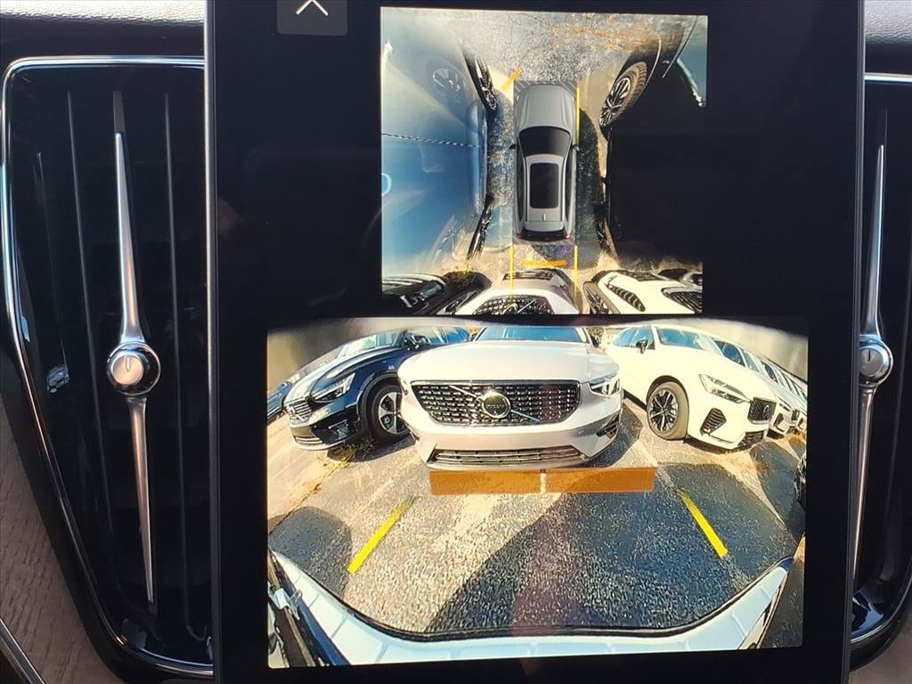 2026 Volvo XC60 Plus - Photo 28