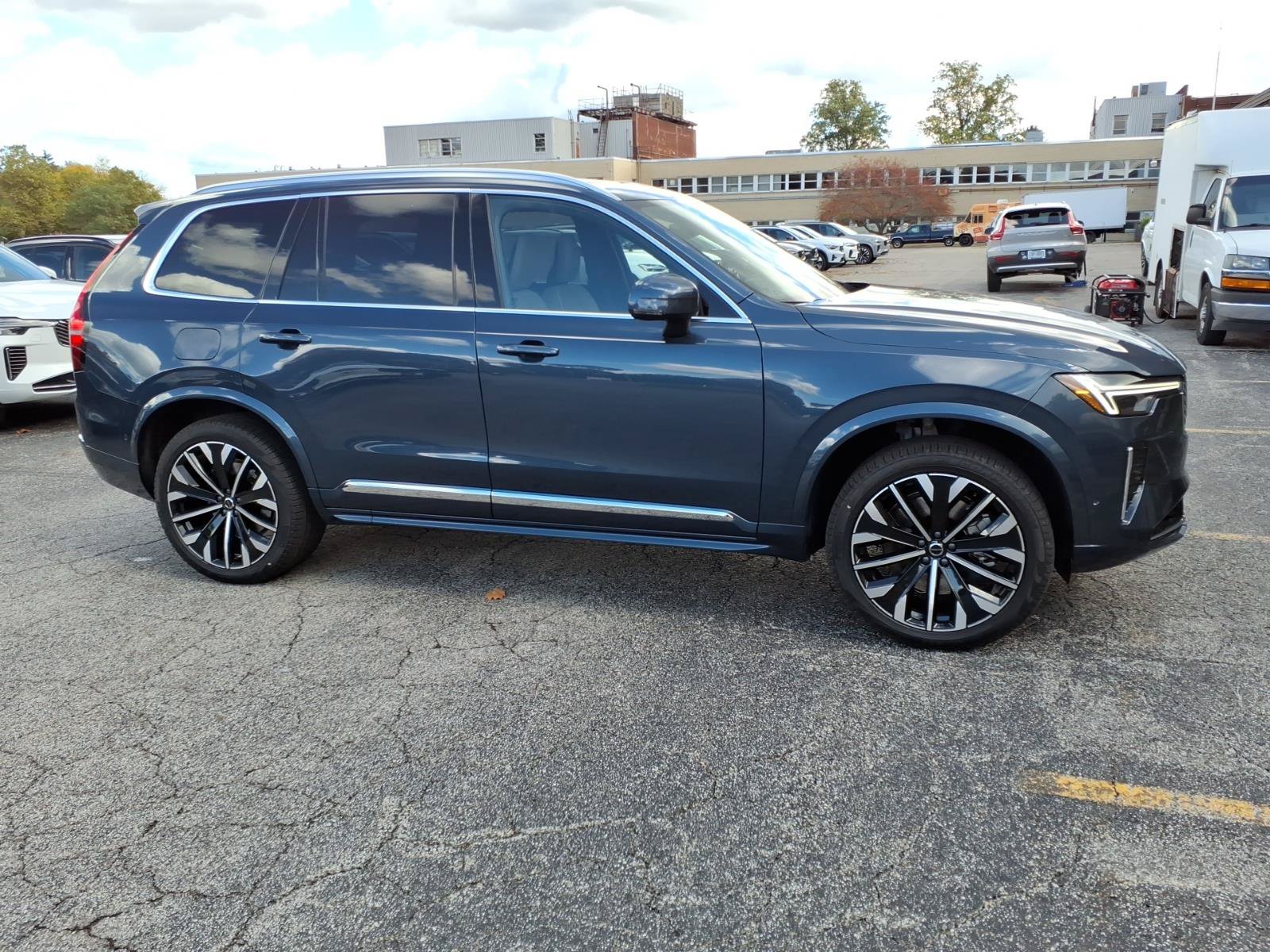 New 2027 Volvo XC90 plug-in hybrid T8 Plus 7-Seater SUV