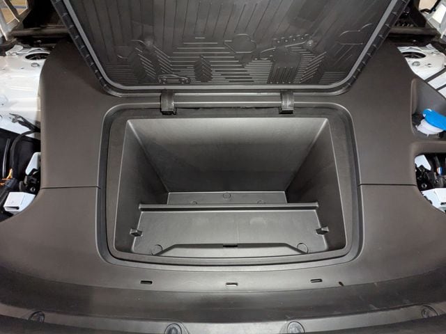 2025 Volvo EX30 Ultra - Photo 11